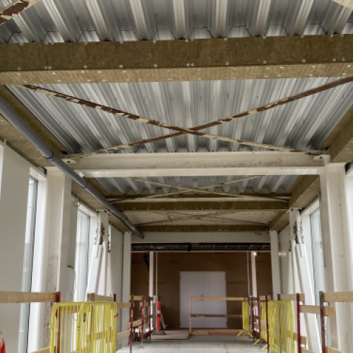 Brandsikring af etageadskillelse udført med brandlukning i byggeri