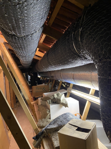 Isolering af ventilationsrør i loftkonstruktion